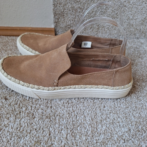 Toms Womens Tan Suede Slip On Sneaker/Loafer Size 9 - Picture 2 of 8
